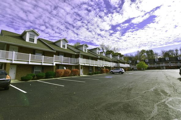 Tallmadge Pointe Apartments: 306 Northeast Ave, Tallmadge, OH 44278